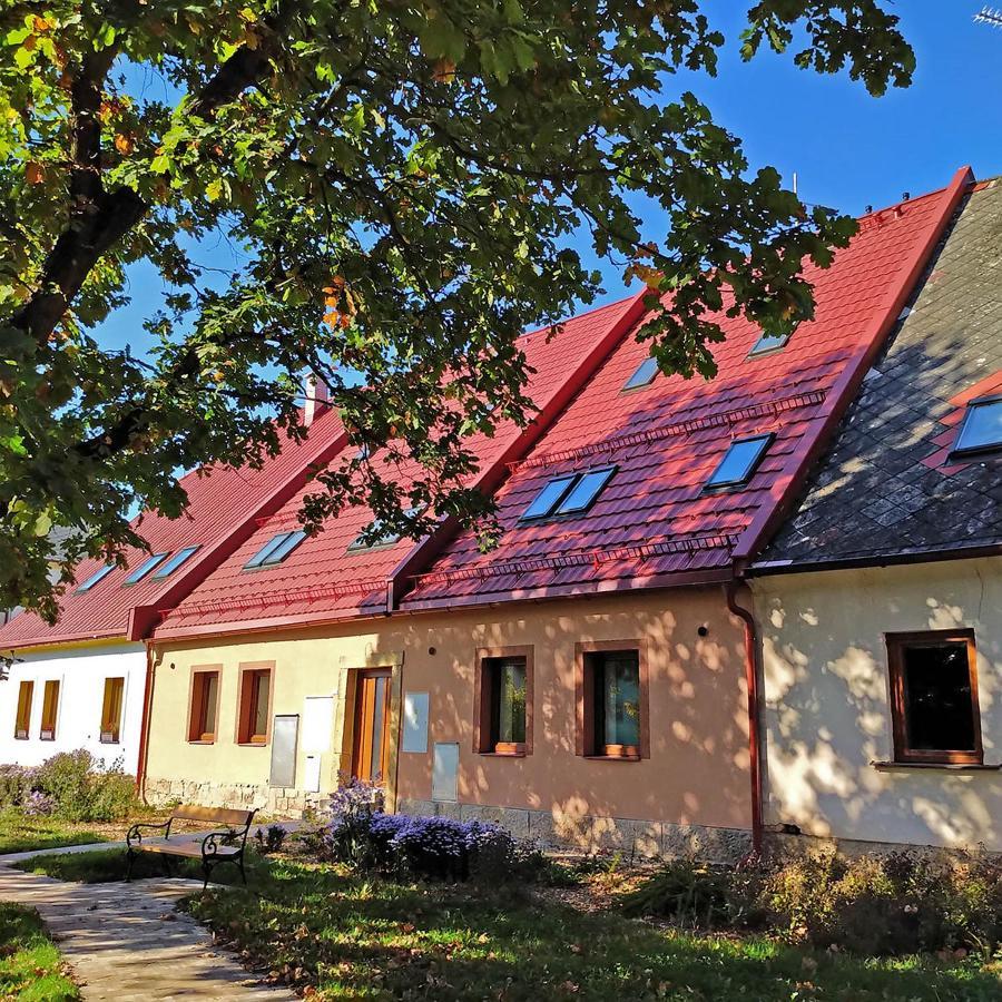Apartmany Monastery Suites Zirec Dvur Králové nad Labem Exterior foto