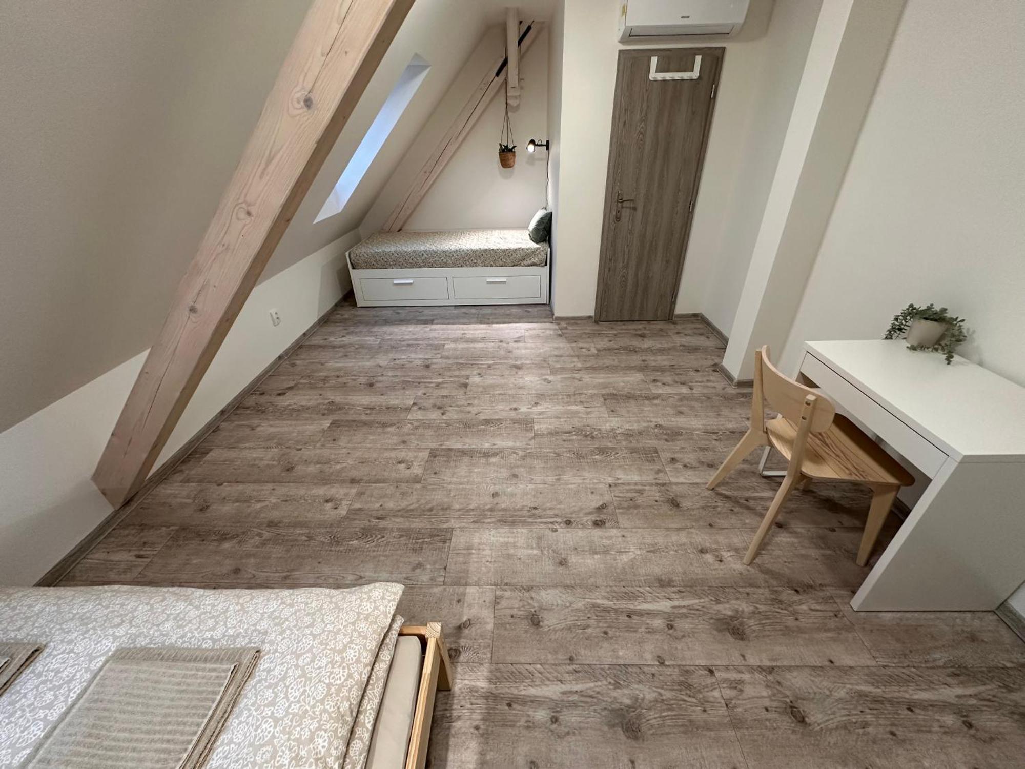 Apartmany Monastery Suites Zirec Dvur Králové nad Labem Exterior foto